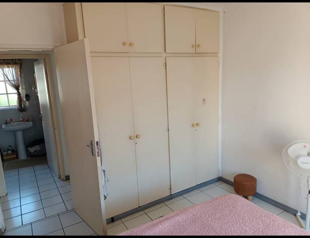 2 BEDROOM APARTMENT FOR SALE IN SCOTTSVILLE